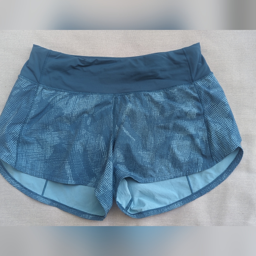 Lululemon speed shorts mid rise size 6 4inch